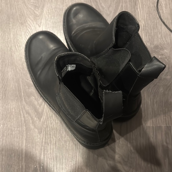 Black Men's Boots - Picture 2 of 4